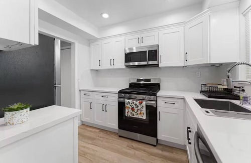 Monrovia House | 3Bed 2Ba l DTLA l Hollywood l Disneyland l Free Parking