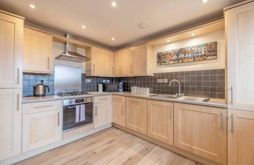 Windsor Apartment | 3Bed, 2Bath Penthouse Near Windsor & Long Walk
