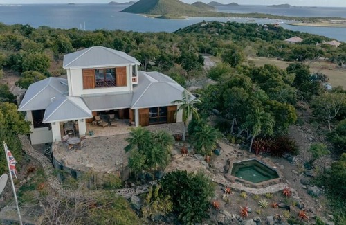 Great Camanoe Island Villa | 3bed 3 bath villa w/natural plunge pool on