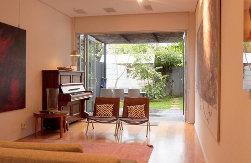Erskineville House | 3Bed art filled architect designed ,fully Airconditioned, rarely free Townhouse