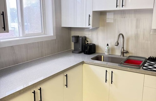 Walkerville Apartment | 3bed Cozy Loft Retreat near Windsor-Detroit Tunnel