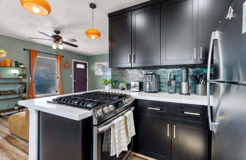 Normal Heights House | 3Bed, Hot Tub, Movie, Bikes, 2 Blocks to Adams Ave