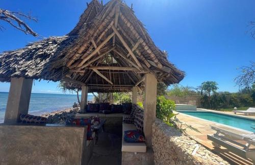 Funzi Island Villa | 3bed oceanfront with Ac &gazebo