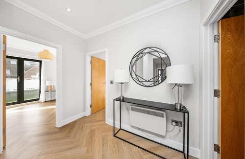 Southfields Apartment | 3bed Penthouse 10min to Wimbledon tennis courts