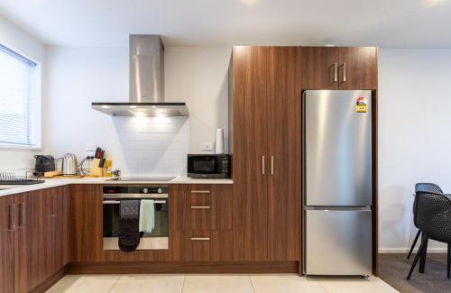 Addington Apartment | 3bed plus Garage, Minutes from the Action Sleeps 8