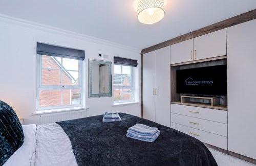 Chorley Apartment | 3Bed Semi Detached Home, 2 Living Rooms, Free Parking, Fully Equipped, Available For Long Stays