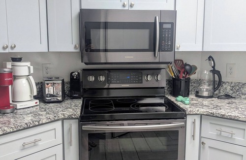 Casas Adobes House | 3Bed2Bath Home Office Townhouse with WiFi, fitness room, AC, pools and hot tubs.