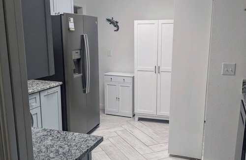 Casas Adobes House | 3Bed2Bath Home Office Townhouse with WiFi, fitness room, AC, pools and hot tubs.