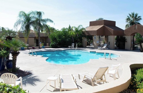 Casas Adobes House | 3Bed2Bath Home Office Townhouse with WiFi, fitness room, AC, pools and hot tubs.