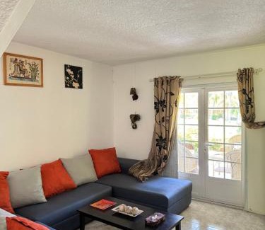 Calodyne Apartment | 3bedroom house, pool & garden!