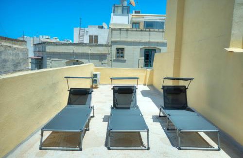 Sliema Apartment | 3bedroom house with yard and roof terrace CZER1-1