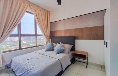 Taman P Ramlee Apartment | 3Bedroom Infinity Sky Pool Condo near KLCC by Manhattan Group
