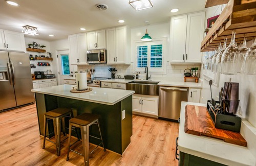 Providence Forge House | 3BR -10 Acre -Brick House on Courthouse