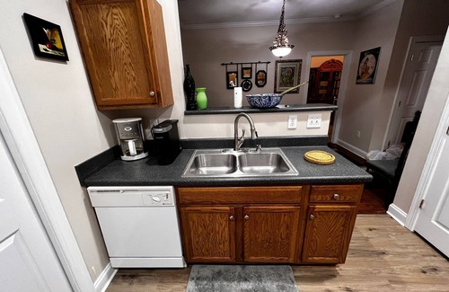 Newell House | 3br-1578ft 2 BR 2.5Bath Gated Corporate Rental, All Inclusive-Quality-Furnished.