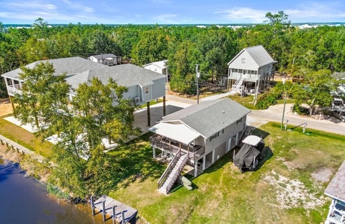 Shoreline Park House | 3Br 1Ba Waterfront Camp