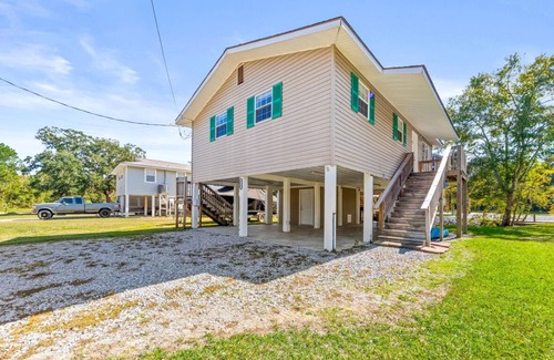 Shoreline Park House | 3Br 1Ba Waterfront Camp
