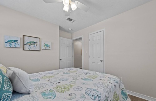 Shoreline Park House | 3Br 1Ba Waterfront Camp