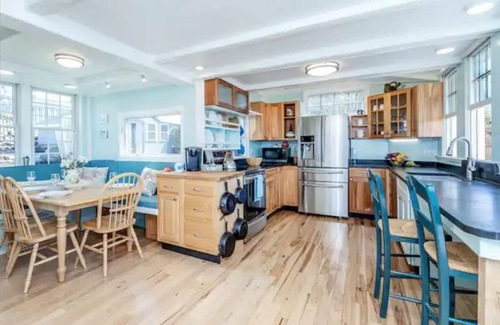 Gloucester House | 3BR/2 BA Harborside Home · Fenced Backyard+Grill · Ocean Views
