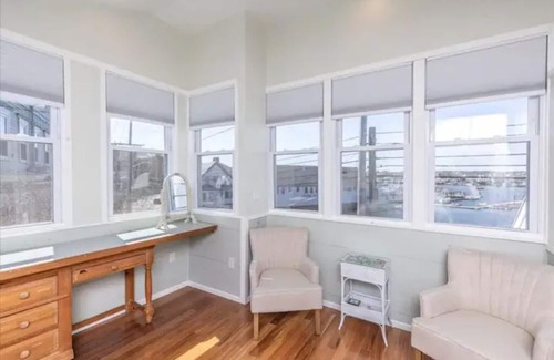 Gloucester House | 3BR/2 BA Harborside Home · Fenced Backyard+Grill · Ocean Views