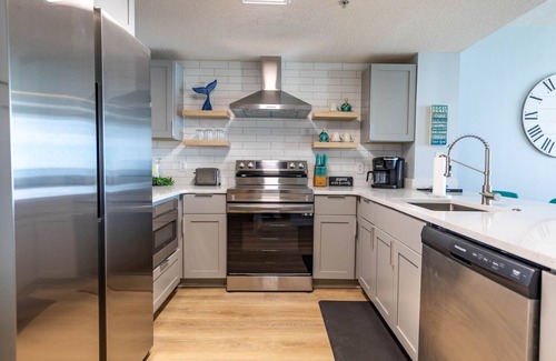 Long Beach Condo | 3BR 2BA Condo in Tower 1 @ The Majestic, Fully Remodeled