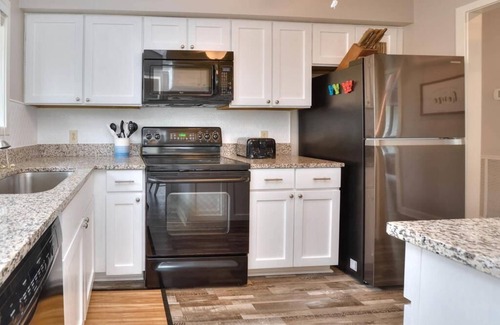 Caswell Beach Condo | 3BR/2BA Condo - Walk to Beach, Golf, Restaurant, Ocean Views Sleeps 8