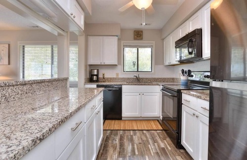Caswell Beach Condo | 3BR/2BA Condo - Walk to Beach, Golf, Restaurant, Ocean Views Sleeps 8