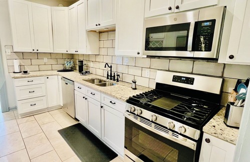 Memphis House | 3BR/2BA Spacious Midtown Ranch, Close to Everything.