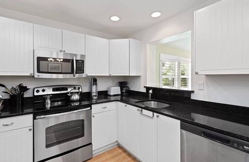 Lake Park House | 3Br/2Bath Coquina Sands Pool home - walk/bike to beach and town