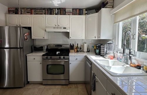 West Hollywood House | 3BR/2Bath Weho Craftsman -Fantastic Backyard- dog paradise includes guest house