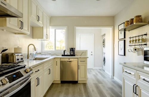 Ladera Heights House | 3BR/2BR Home away near LAX