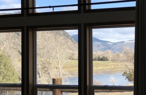 Gardiner House | 3BR/2BTH on the bank of Yellowstone River