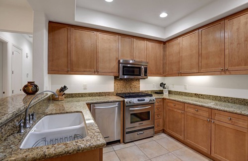 La Quinta House | 3BR/3BA Ranch. Relax in this beautiful, tranquil setting. Sleeps 6, #067616