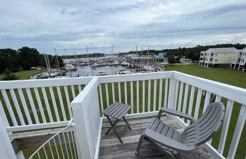 Fairfield Harbour House | 3BR/3BA Updated Townhome on the Marina — 3 decks and great sunsets!