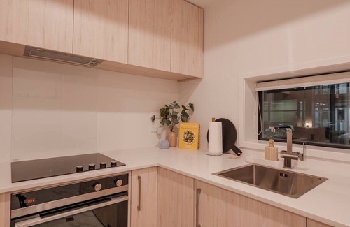 Christchurch City Centre Apartment | 3BR/4BA Townhouse Sleeps 8 Parking Games