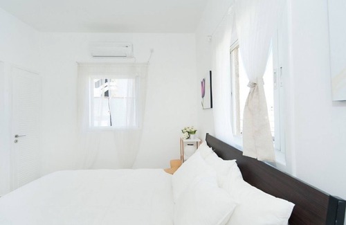 Old North Apartment | 3BR 5 MN WALK FROM THE BEACH - 16 NORDAU BLV