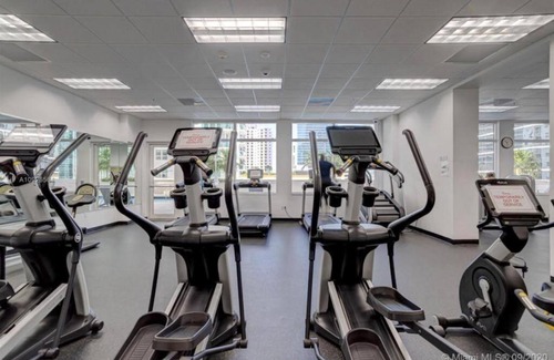 Brickell House | 3BR Airbnb Friendly Condo with Ocean View and Balcony