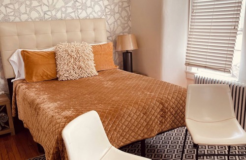 Schuylerville Apartment | 3BR Apartment in Townhome, Balcony Easy Parking