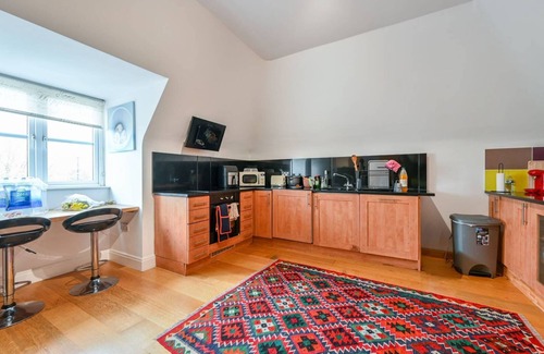 Syon Apartment | 3BR Brentford Apt Overlooking Syon Park | Heathrow 20Min