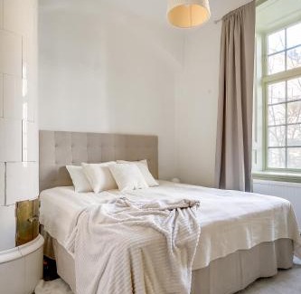 Gamla Stan Apartment | 3BR Central- Royal Castle & Old Town at Your Door!