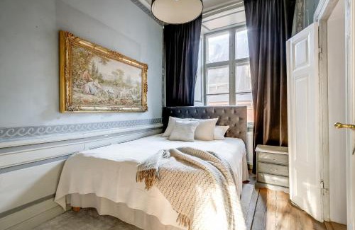 Gamla Stan Apartment | 3BR Central- Royal Castle & Old Town at Your Door!