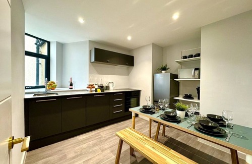 Bournemouth Apartment | 3BR Coastal Haven in Bournemouth - Beach Nearby!