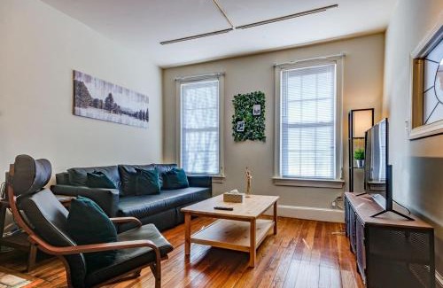 Northeast Alexandria House | 3BR Colonial House with Parking by CozySuites
