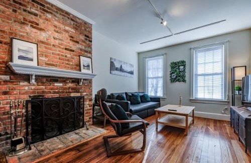 Northeast Alexandria House | 3BR Colonial House with Parking by CozySuites