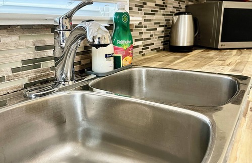 Niagara Falls House | 3BR Comfy House - Minutes away to Niagara Falls