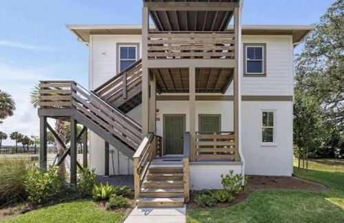 Mayport House | 3BR Condo on 2nd Flr Jacksonville-Mayport Village on St Johns River & near beach