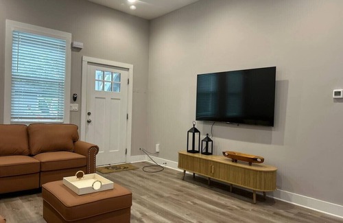 Midtown Apartment | 3BR Cozy Haven Near Midtown