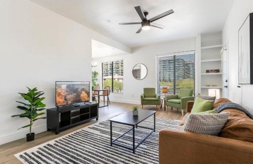 Kierland Apartment | 3BR CozySuites at Kierland Commons with pool #14