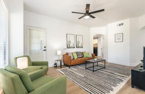 Kierland Apartment | 3BR CozySuites at Kierland Commons with pool #14