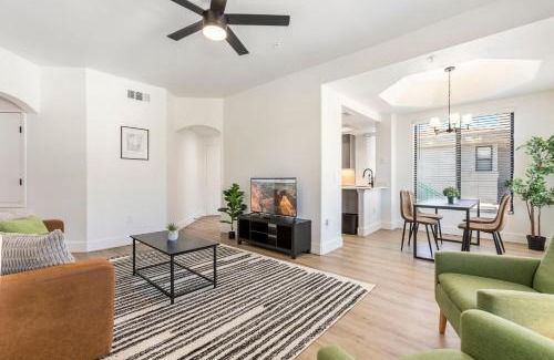 Kierland Apartment | 3BR CozySuites at Kierland Commons with pool #14