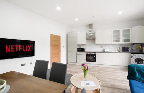 Harrow Apartment | 3BR Duplex Penthouse Harrow centre